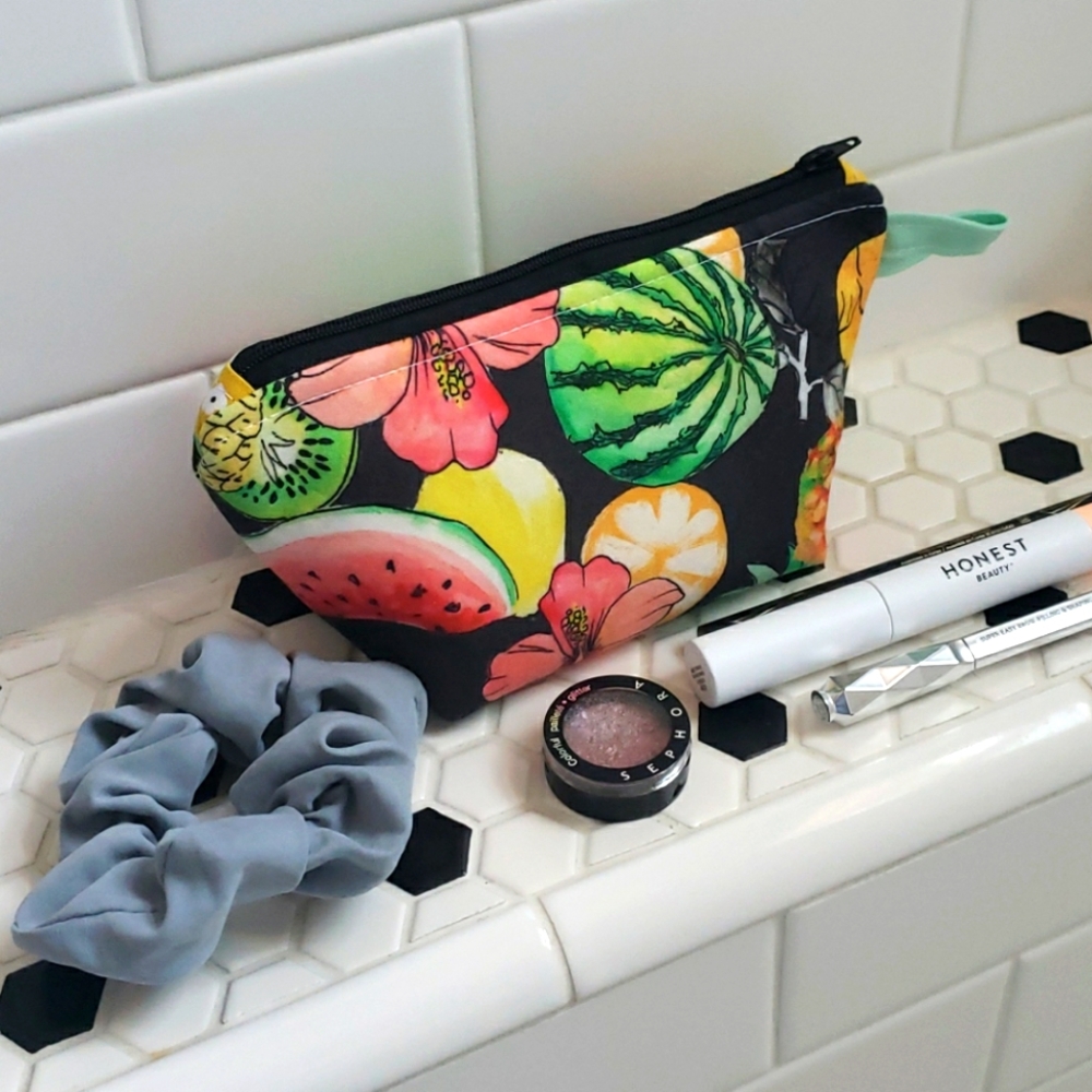 🪡 🌺 Handmade tropical pouch!